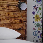 & Surfcamp 55 Hostel *