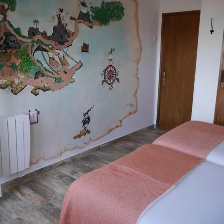 & Surfcamp 55 Hostel *