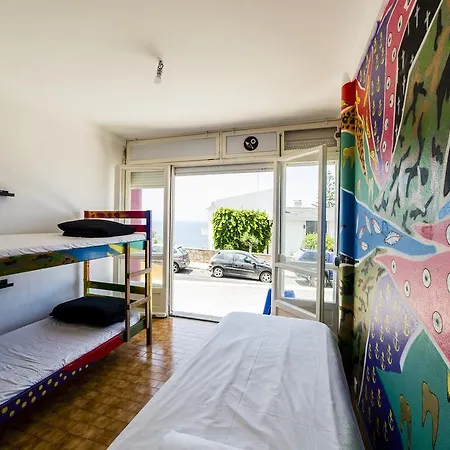 & Surfcamp 55 Hostel Ericeira