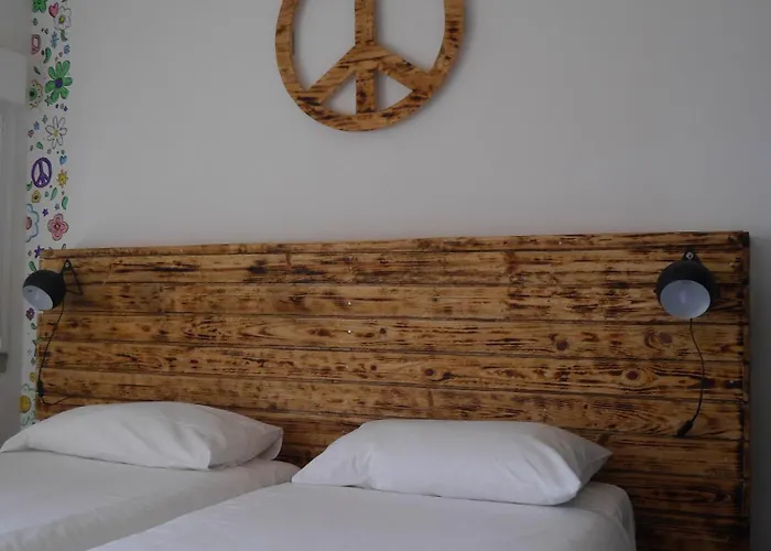 & Surfcamp 55 Hostel Ericeira